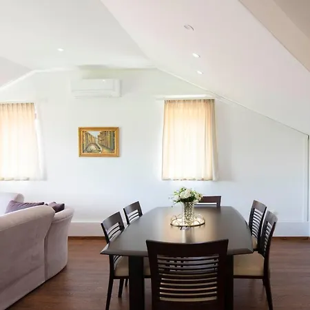 Stone House With 4 Bedrooms And Beautiful View Hrvace