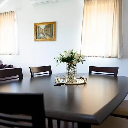 Stone House With 4 Bedrooms And Beautiful View Hrvace