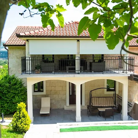 Stone House With 4 Bedrooms And Beautiful View Hrvace