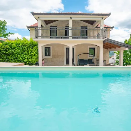 Villa Stone House With 4 Bedrooms And Beautiful View Hrvace