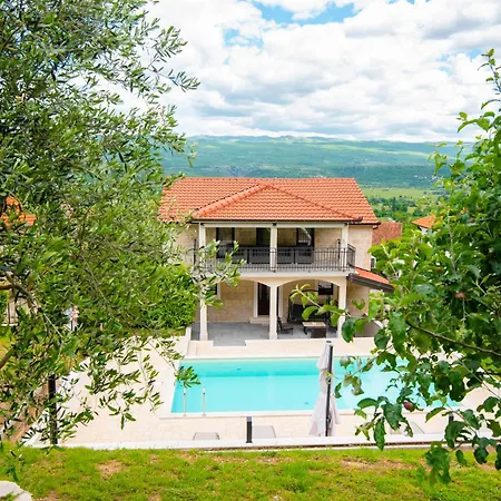 Stone House With 4 Bedrooms And Beautiful View *