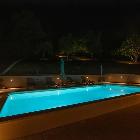Stone House With 4 Bedrooms And Beautiful View Hrvace