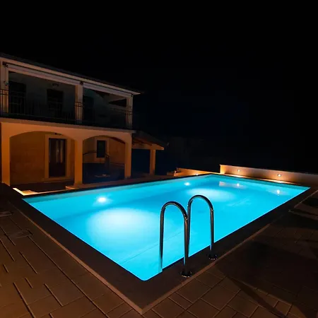 Stone House With 4 Bedrooms And Beautiful View * Hrvace